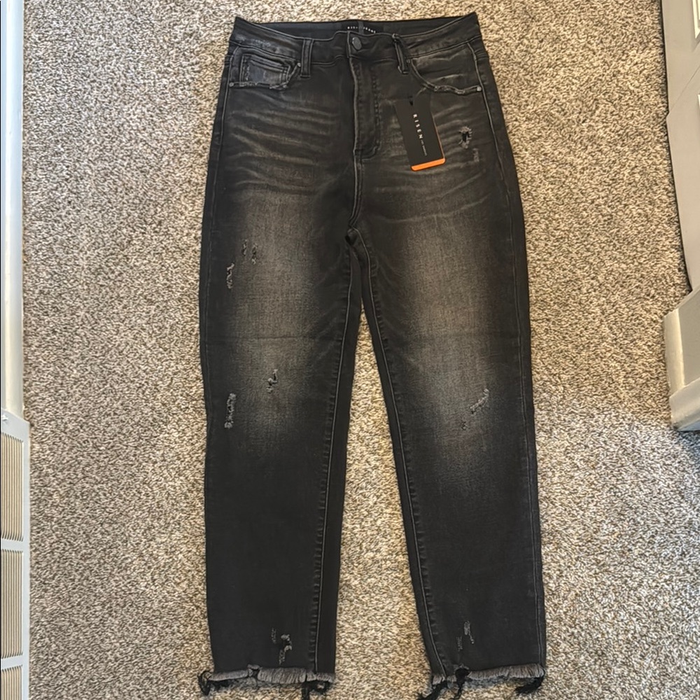 Black Ankle Cropped Jeans with Raw Hem